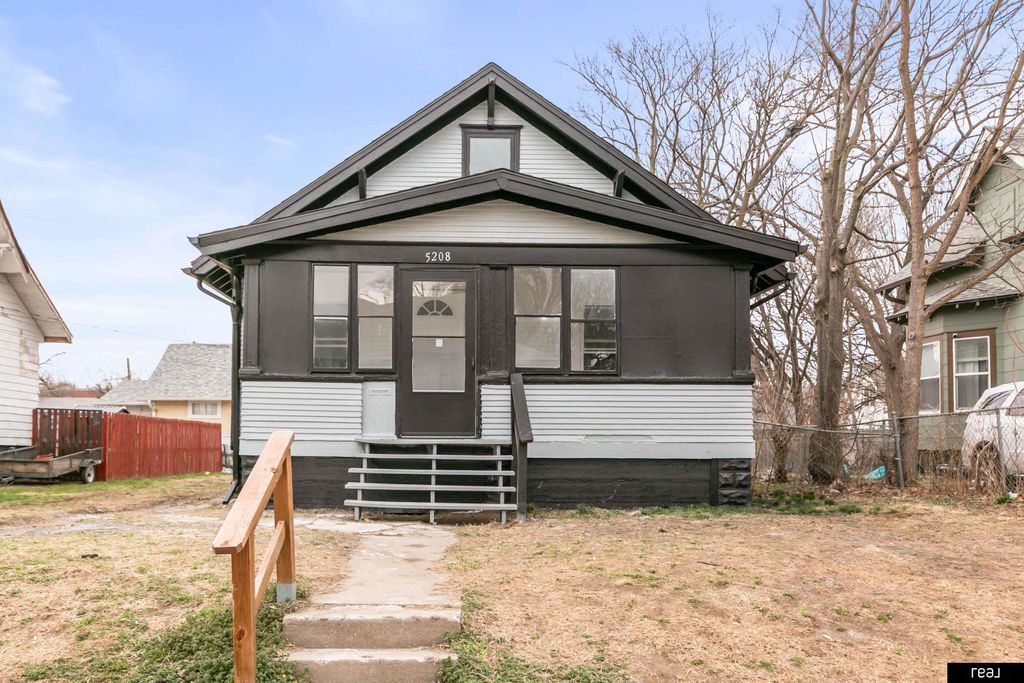 5208 N 28th Avenue, Omaha, NE 68111