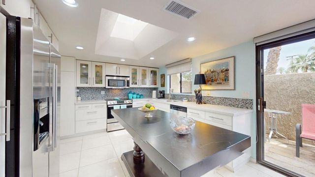2615 E Palm Oasis Street, Palm Springs, CA 92264