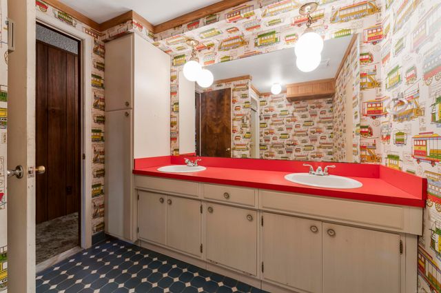 5033 Lockwood Drive, Washington Twp, MI 48094