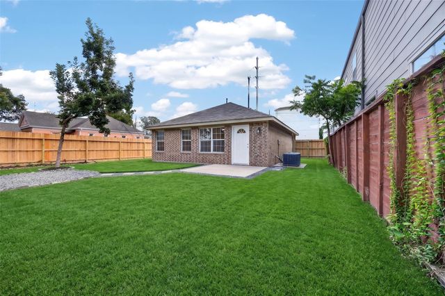 1302 Shearn Street, Houston, TX 77007