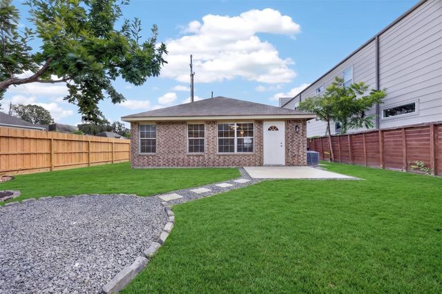 1302 Shearn Street, Houston, TX 77007