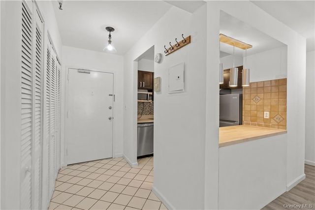 501 N Barry Avenue 2C, Mamaroneck, NY 10543