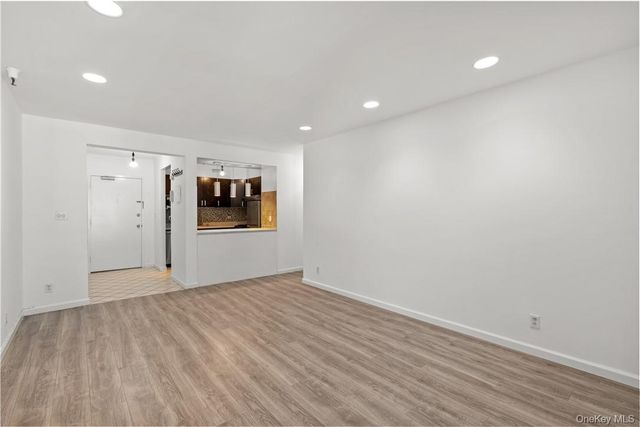 501 N Barry Avenue 2C, Mamaroneck, NY 10543