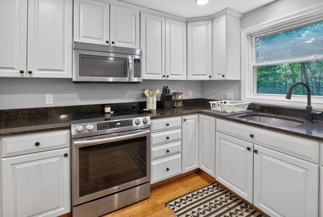40 Hartford Ave N, Upton, MA 01568