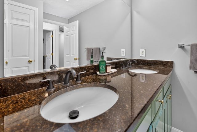 40 Hartford Ave N, Upton, MA 01568