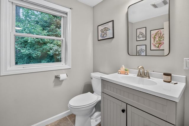 40 Hartford Ave N, Upton, MA 01568