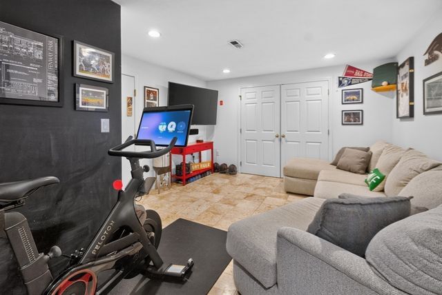 40 Hartford Ave N, Upton, MA 01568
