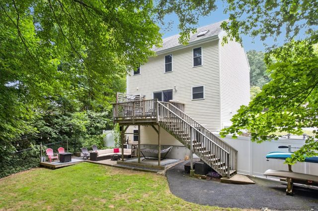 40 Hartford Ave N, Upton, MA 01568