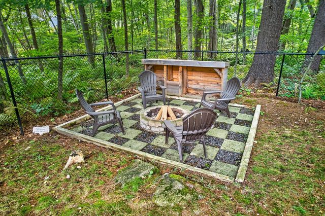 40 Hartford Ave N, Upton, MA 01568