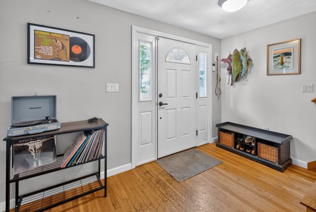 40 Hartford Ave N, Upton, MA 01568