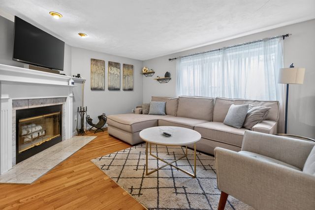 40 Hartford Ave N, Upton, MA 01568