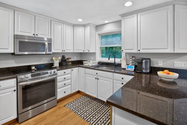 40 Hartford Ave N, Upton, MA 01568