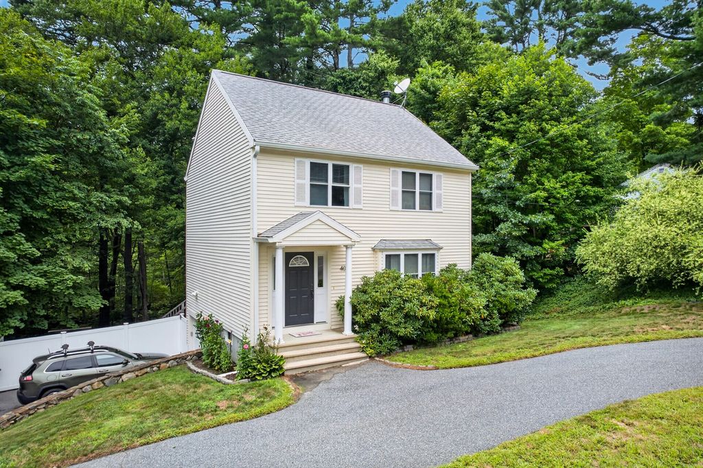 40 Hartford Ave N, Upton, MA 01568