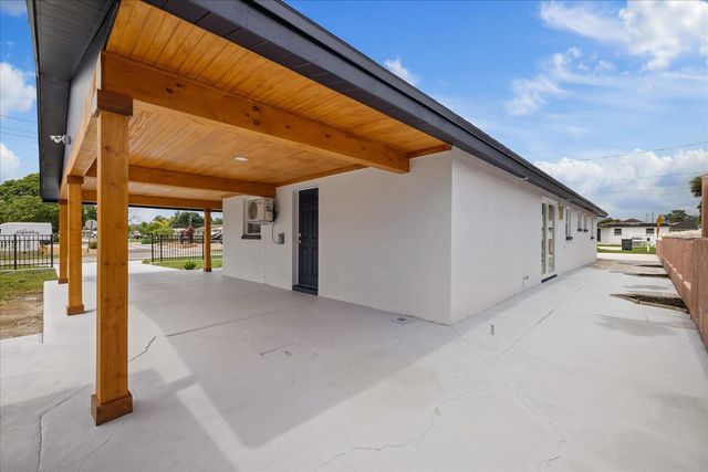 5824 N THATCHER AVENUE, Tampa, FL 33614