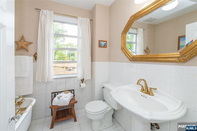 22 Arlington Avenue, Caldwell, NJ 07006
