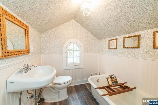 22 Arlington Avenue, Caldwell, NJ 07006