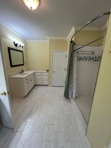 1707 Holloway, Morrilton, AR 72110