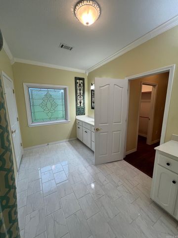 1707 Holloway, Morrilton, AR 72110
