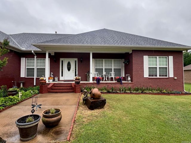 1707 Holloway, Morrilton, AR 72110