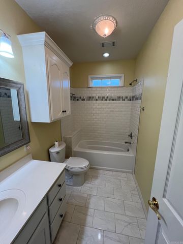 1707 Holloway, Morrilton, AR 72110