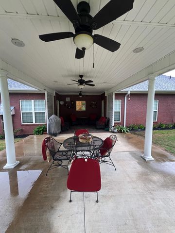 1707 Holloway, Morrilton, AR 72110
