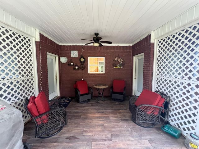 1707 Holloway, Morrilton, AR 72110