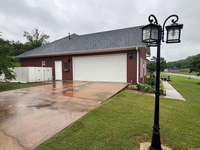 1707 Holloway, Morrilton, AR 72110