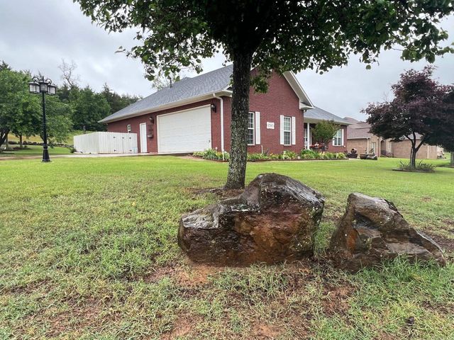 1707 Holloway, Morrilton, AR 72110