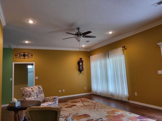 1707 Holloway, Morrilton, AR 72110