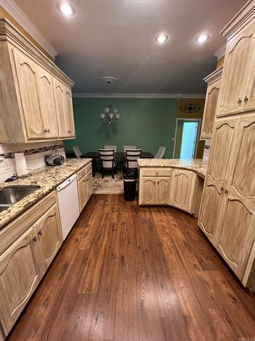 1707 Holloway, Morrilton, AR 72110