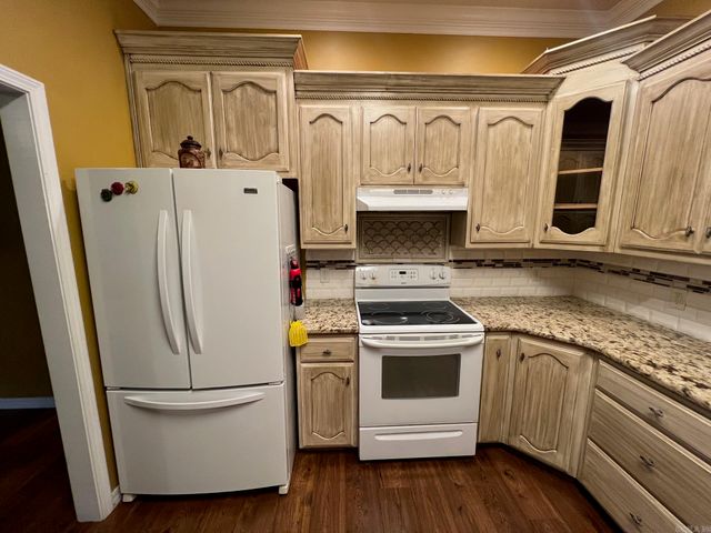 1707 Holloway, Morrilton, AR 72110
