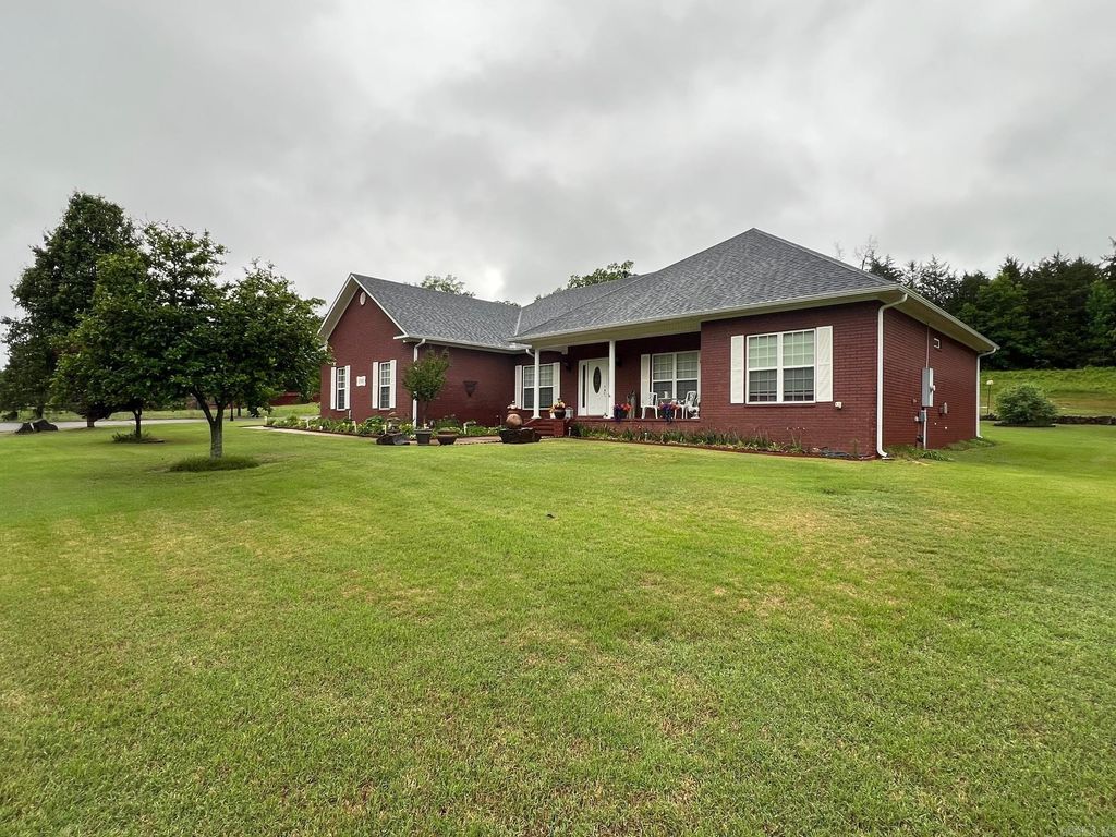 1707 Holloway, Morrilton, AR 72110