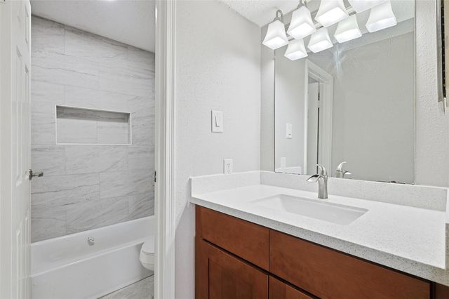 2750 Holly Hall Street 1711, Houston, TX 77054