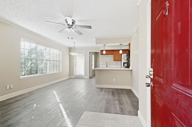 2750 Holly Hall Street 1711, Houston, TX 77054