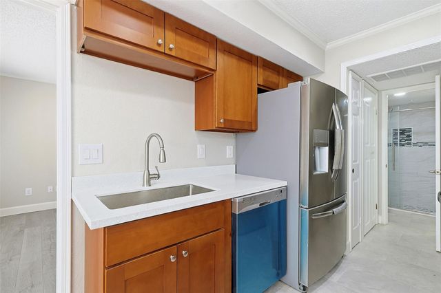 2750 Holly Hall Street 1711, Houston, TX 77054