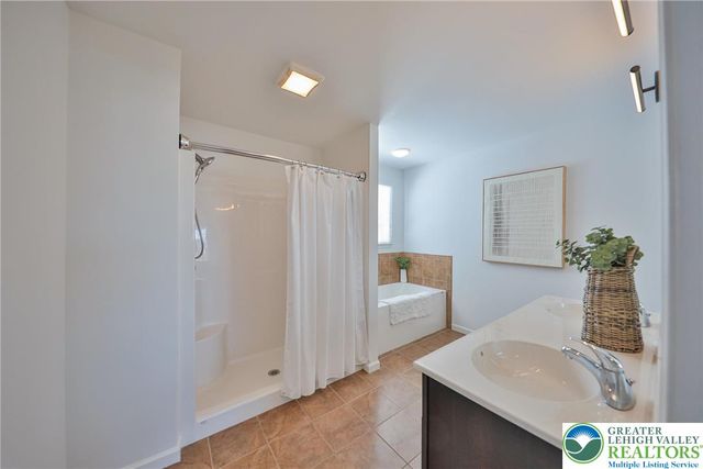 812 South Fork Drive, Forks Twp, PA 18040