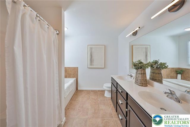 812 South Fork Drive, Forks Twp, PA 18040