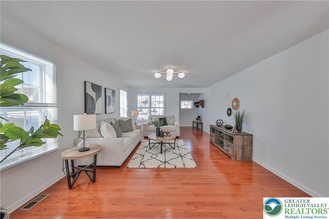 812 South Fork Drive, Forks Twp, PA 18040