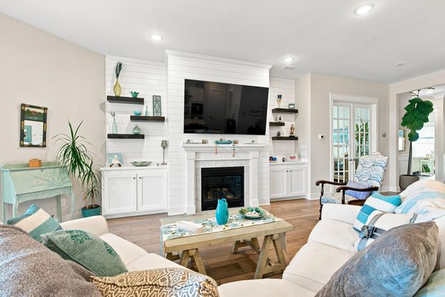 537 Marsh Cove Circle, Summerville, SC 29486