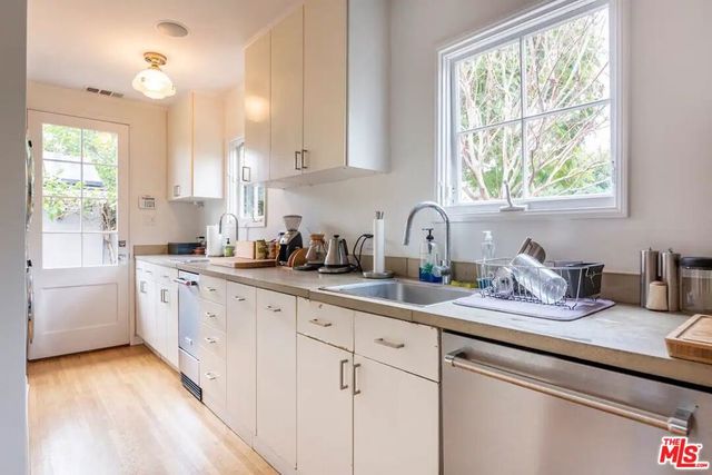 1972 Stearns Drive, Los Angeles, CA 90034