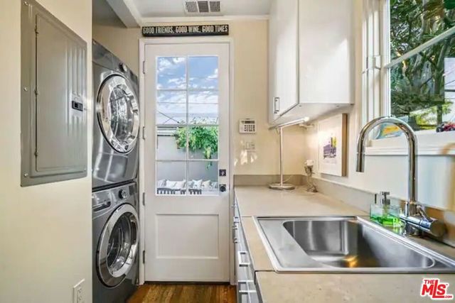 1972 Stearns Drive, Los Angeles, CA 90034