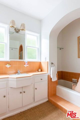 1972 Stearns Drive, Los Angeles, CA 90034