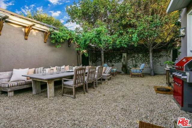 1972 Stearns Drive, Los Angeles, CA 90034