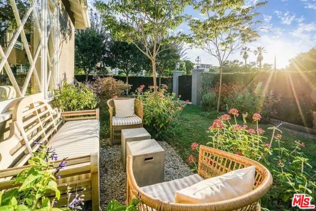 1972 Stearns Drive, Los Angeles, CA 90034