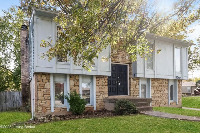 8704 Four Oaks Ct, Jeffersontown, KY 40299