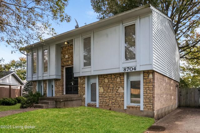 8704 Four Oaks Ct, Jeffersontown, KY 40299