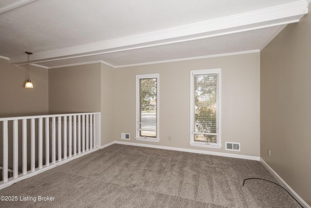 8704 Four Oaks Ct, Jeffersontown, KY 40299