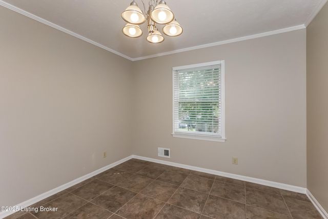 8704 Four Oaks Ct, Jeffersontown, KY 40299