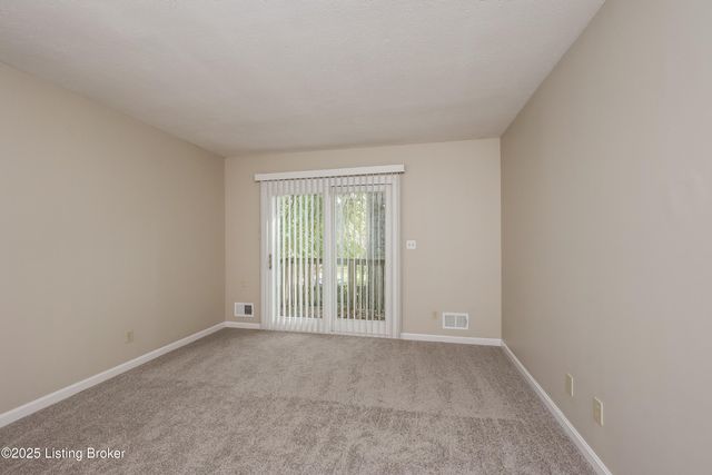 8704 Four Oaks Ct, Jeffersontown, KY 40299