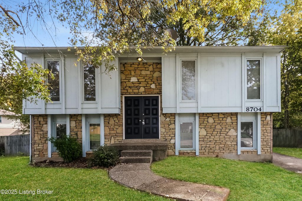 8704 Four Oaks Ct, Jeffersontown, KY 40299